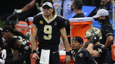Drew Brees took himself out of Sunday&#39;s game against the San Francisco 49ers as he felt, while he was able to brave the pain, he was unable to play effectively with broken ribs.
