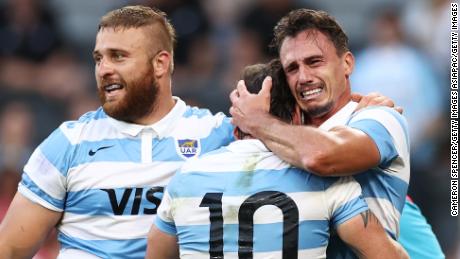 Argentina&#39;s Juan Imhoff (rights) reacts to his side&#39;s victory over New Zealand.