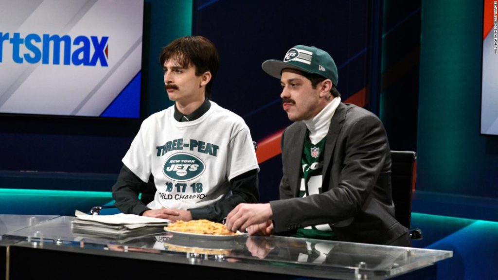 Timothée Chalamet and Pete Davidson mock Newsmax with a hilarious Jets sketch on 'SNL'