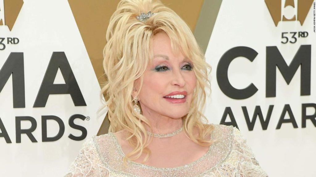Dolly Parton saved her 9-year-old costar from an oncoming car