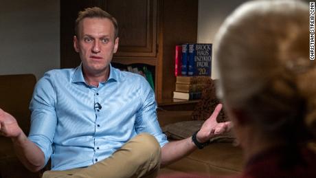 Alexey Navalny told CNN&#39;s Clarissa Ward he thought he would die on the flight from Tomsk.