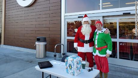 Undercover cops dressed as Santa and his elf fight crime at a California shopping center