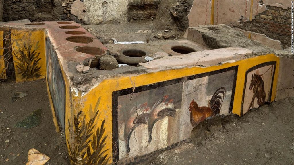 Pompeii: Ancient snack stall uncovered by archaeologists