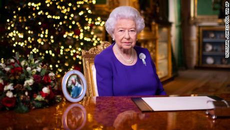 Queen Elizabeth says &#39;you are not alone&#39; in annual Christmas speech