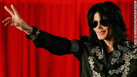 Indianapolis children&#39;s museum removes Michael Jackson&#39;s hat and gloves but will keep some photos