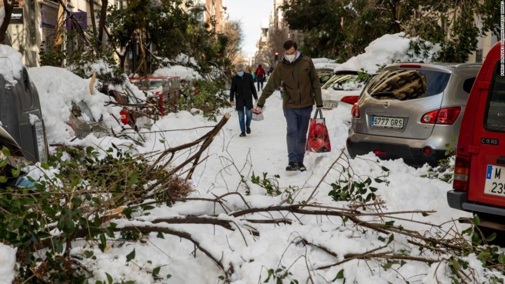 Spain snowstorm: Country paralyzed, sends out vaccine, food convoys
