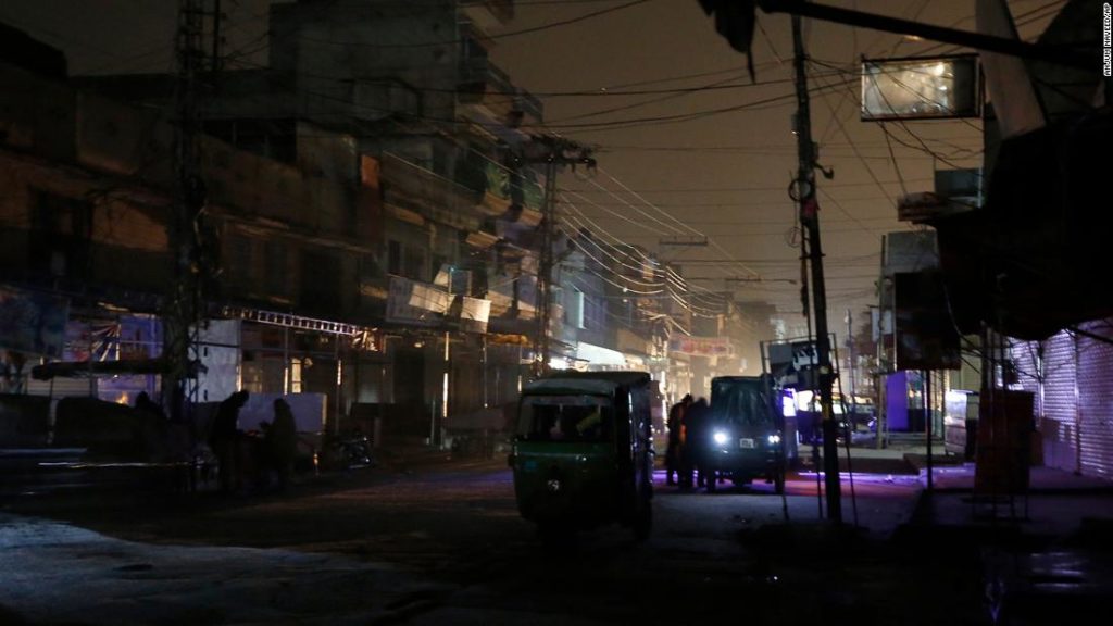 Power outage plunges Pakistan into darkness