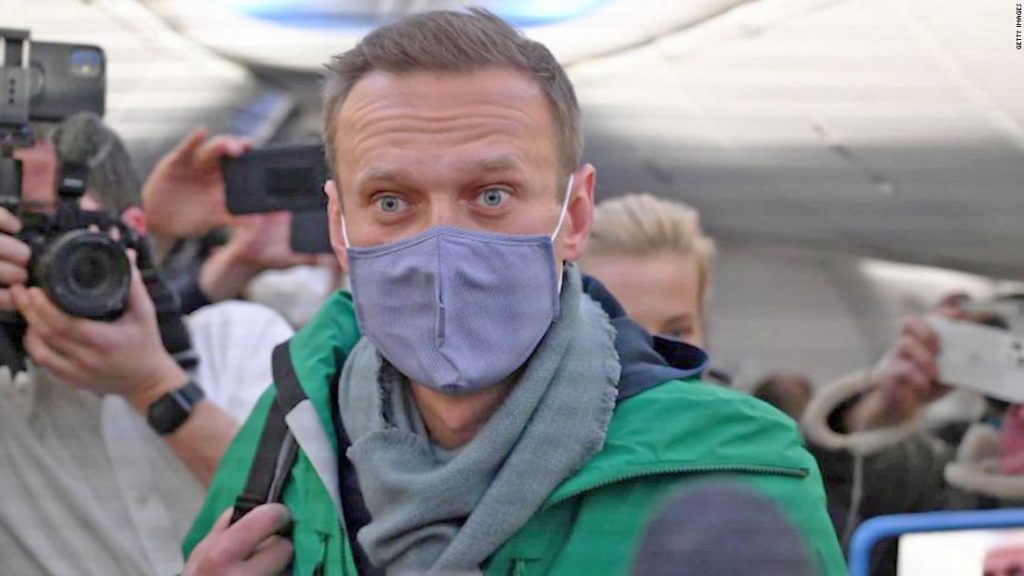 Russian opposition activist Alexey Navalny arrested on his return to Moscow