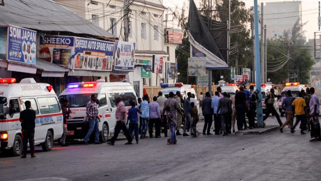 Somalia: Ongoing siege following car explosion at hotel gate in Mogadishu