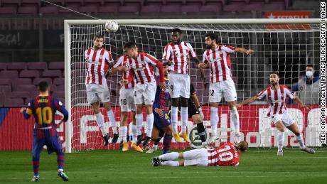 Messi scores a free-kick against Athletic Bilbao on Sunday. 