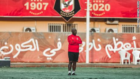 Al Ahly coach Pitso Mosimane oversees his team&#39;s training session in Cairo. 