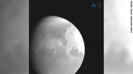 China&#39;s Tianwen-1 sends back its first picture of Mars