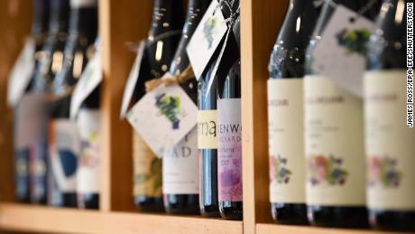 Politicians urge people to buy Australian wine in defiance of China
