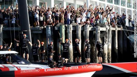 Team New Zealand was applauded by fans following its  America&#39;s Cup win. 