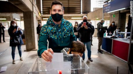Lionel Messi votes in the Barcelona presidential election.