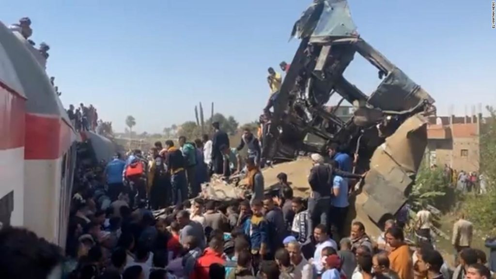 More than 30 killed as two trains collide in Egypt