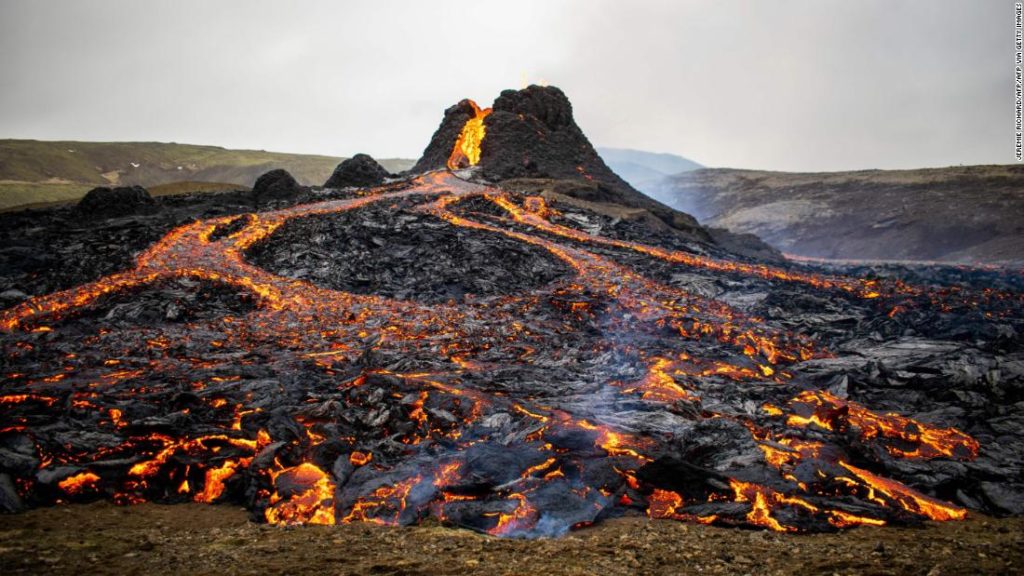 See people roast hot dogs on erupting volcano in Iceland