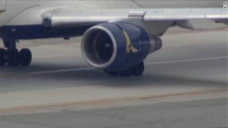 Damage could be seen to one of the plane&#39;s engines. 