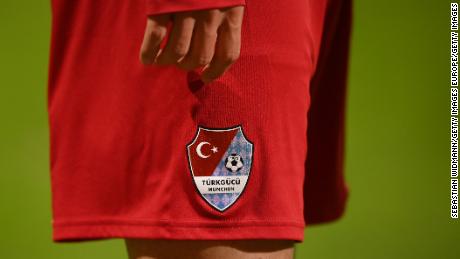 The club&#39;s logo is half-half of the Turkish and Bavarian flags