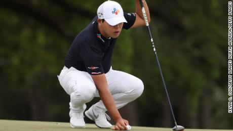 Si Woo Kim breaks putter in frustration, forced to putt with wood at the Masters