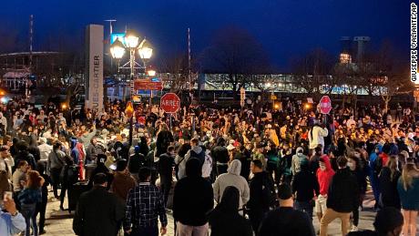 Protests break out in Montreal after the city&#39;s latest Covid curfew