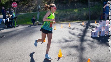 Linden makes a turn on her way to the 50km record. 