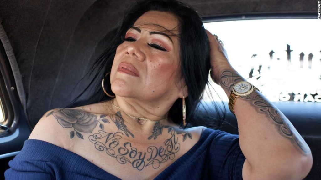 These images of LA lowriders show dazzling cars and tenacious women