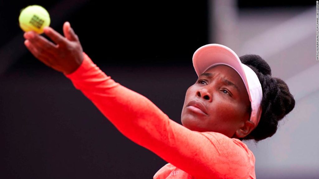 Venus Williams tells umpire she 'can't control God' following time violation due to heavy winds