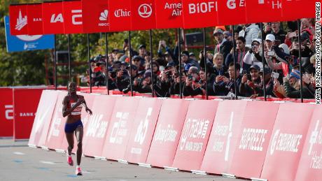 Brigid Kosgei wins the 2019 Chicago Marathon and sets a new world record. 
