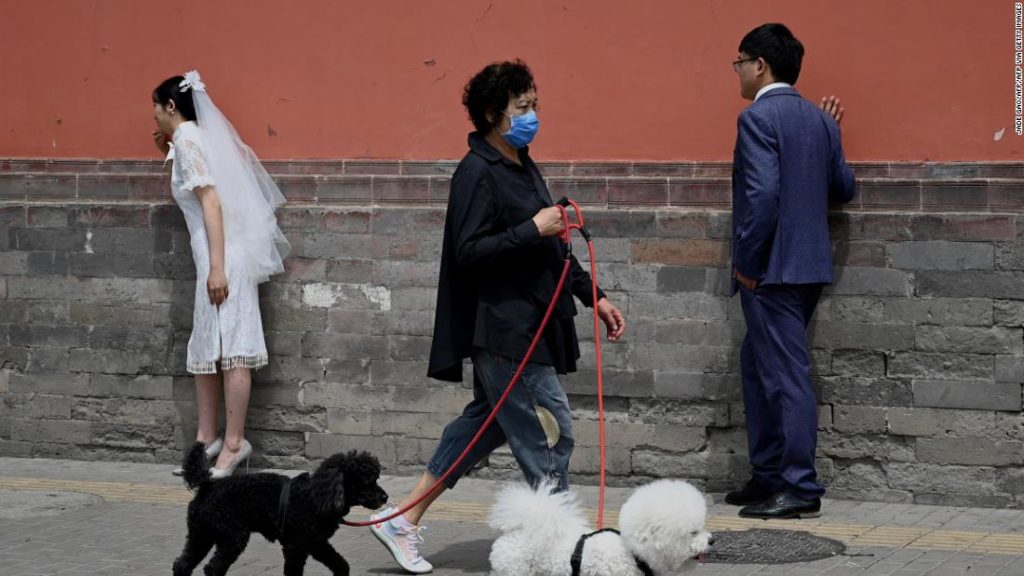 Divorces fall 70% in China after government orders couples to cool off