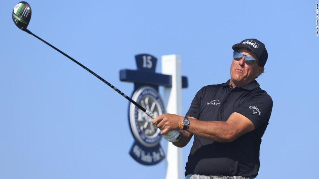 Phil Mickelson sets early lead at PGA Championship, and a chance at history