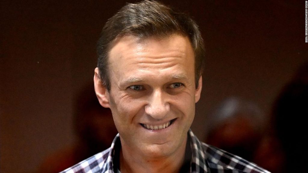 Alexey Navalny: Amnesty apologizes to Kremlin critic, restores his 'prisoner of conscience' status