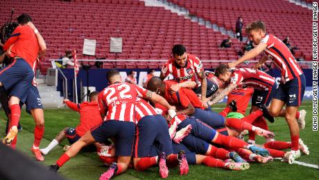 Atlético Madrid celebrate after Luis Suarez scores its winning goal.