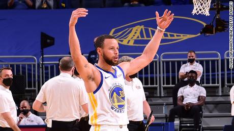 Stephen Curry celebrates during the game against the Memphis Grizzlies on Sunday. 