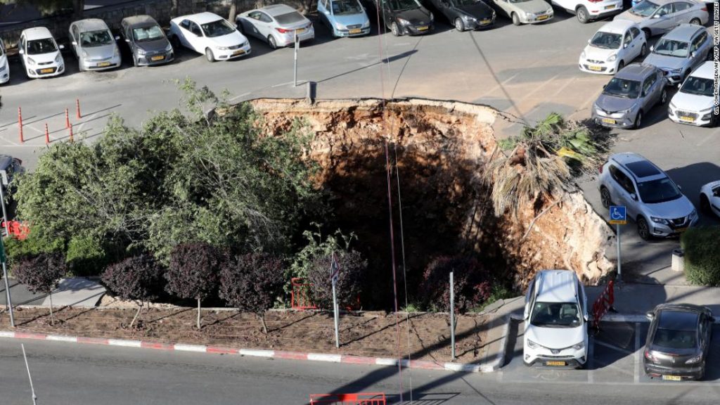 Watch sinkhole swallow up parked cars in Jerusalem