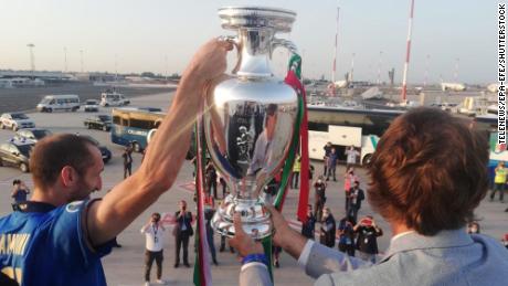 Chiellini ando Mancini hold the European Championship trophy.
