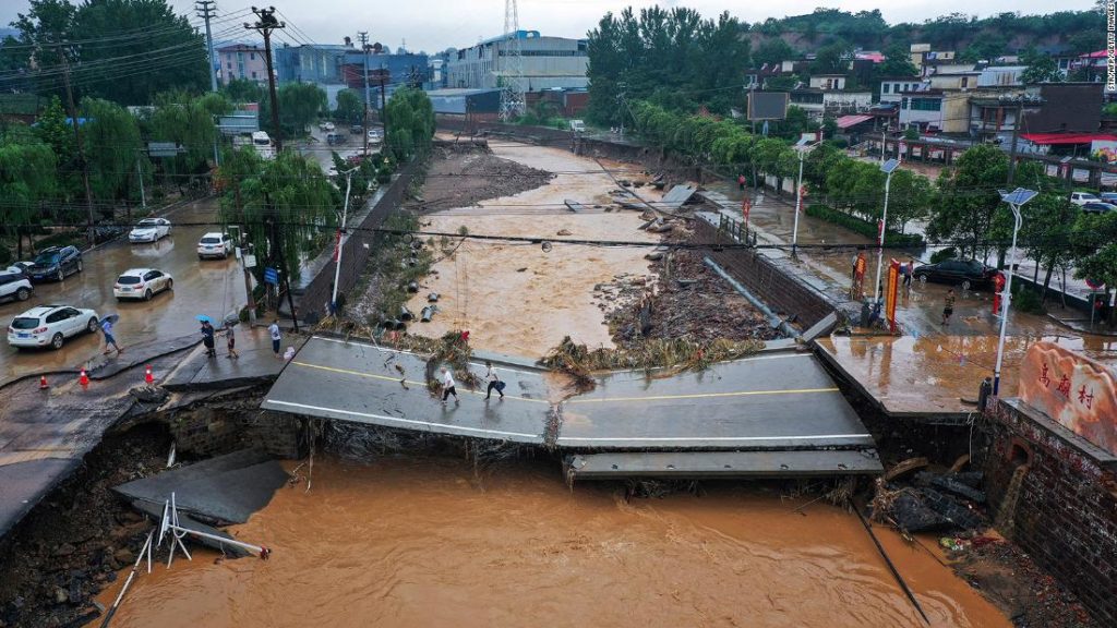 China flooding: Death toll rises in Henan as passengers recount horror of Zhengzhou subway floods