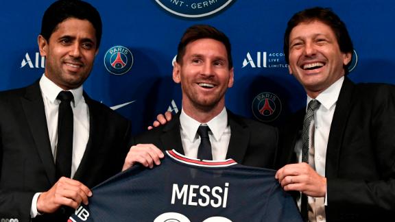 Al-Khelaifi (left) and sporting director Leonardo (right) pose alongside Messi.