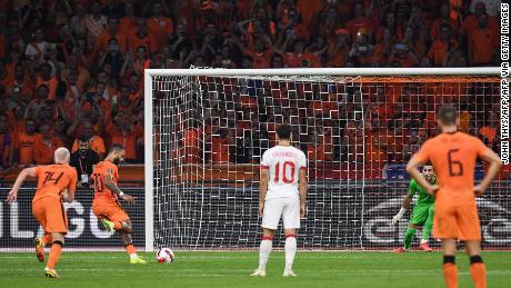 Depay scores his penalty against Turkey. 