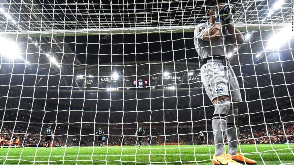 Thomas Strakosha own goal: Lazio goalkeeper's bizarre mistake gifts Galatasaray Europa League victory